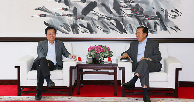 集团张学武董事长会见中国海运（集团）总公司董事长许立荣一行（图）