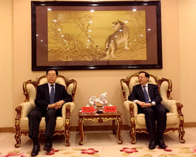 集团张学武董事长会见焦作市市委副书记、市长谢玉安（图）