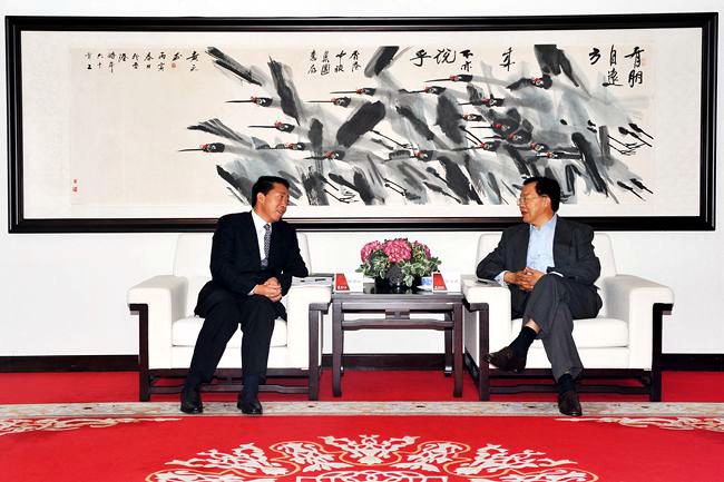 集团张学武董事长会见汕尾市人民政府代市长杨緒松（图）