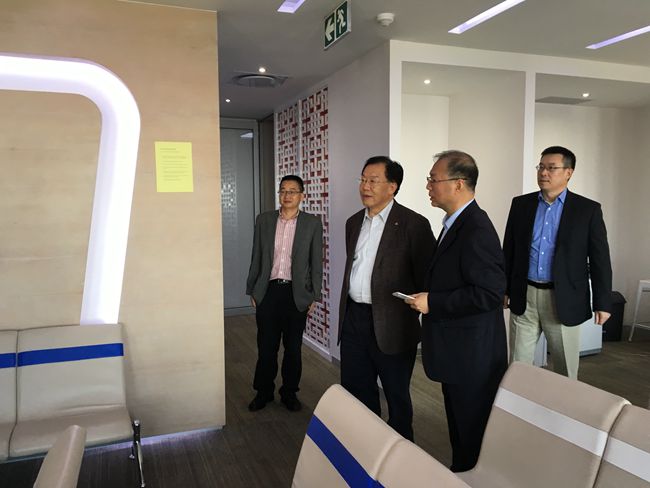 张学武董事长视察集团南非签注中心（图）