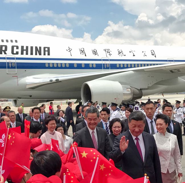 集团青年员工代表参与迎接习近平主席来港访问（图）