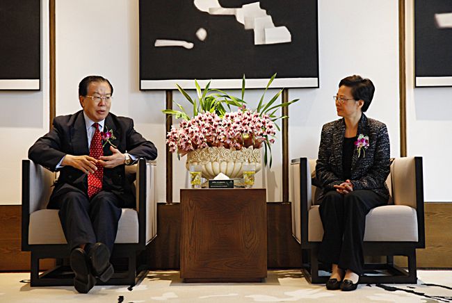 集團張學武董事長會見浙江省副省長梁黎明（圖）