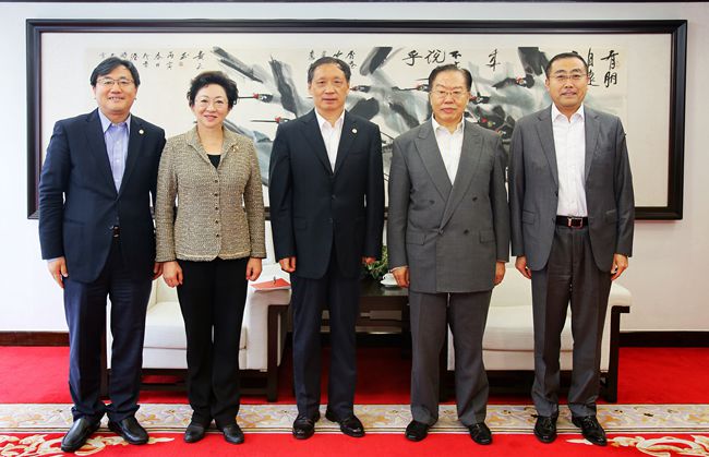 集團領導與國家旅遊局局長李金早一行舉行會談（圖）