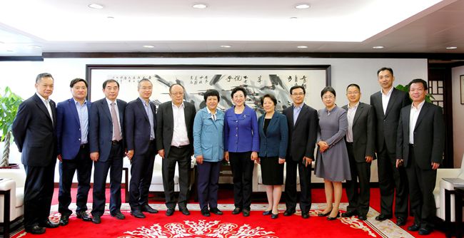 集團總經理姜岩會見上海市青浦區區委書記趙惠琴一行（圖）