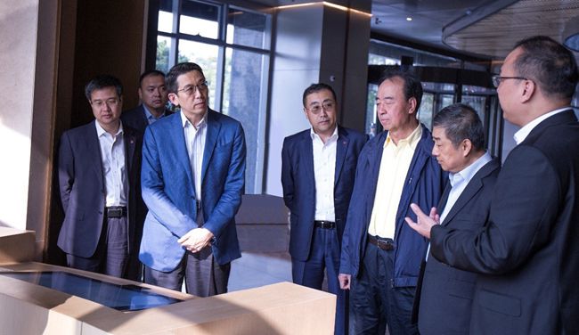 集團董事調研金融板塊及嵩山公司（圖）