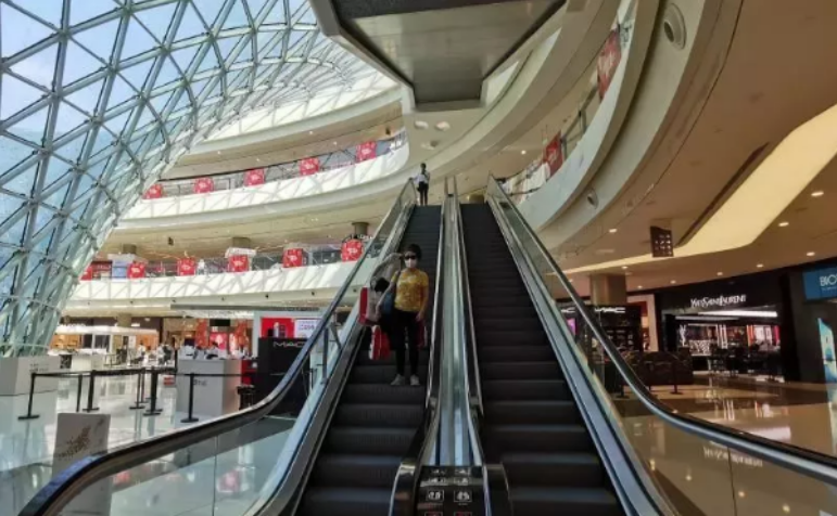 【中国免税人在行动•一线直击篇】之十一：这家店恢复营业，吸引超过1亿人在线看直播！