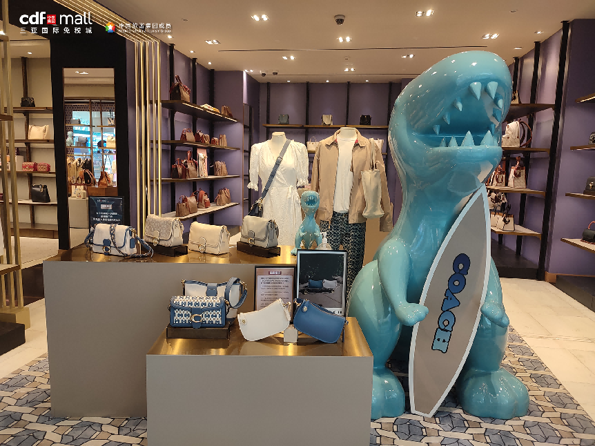 4001百老汇海南门店人气旺  多项福利奏响黄金周消费主旋律